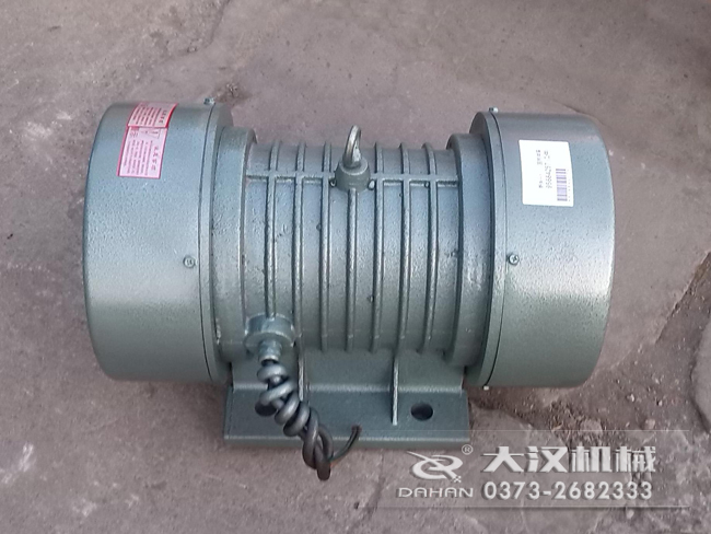 VB振動電機(jī)的選型要根據(jù)所匹配產(chǎn)品需要的激振大小，進(jìn)行選擇。